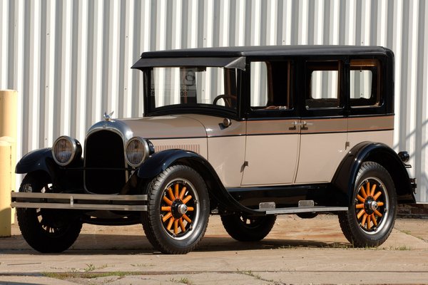 1925 Chrysler B-70 sedan
