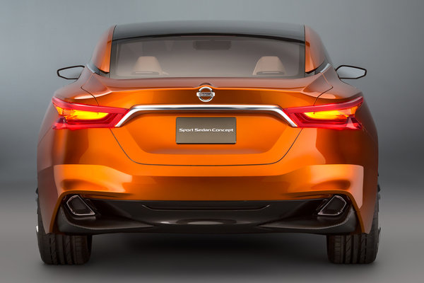 2014 Nissan sport sedan