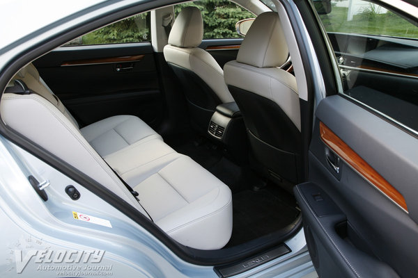 2014 Lexus ES 300h Interior