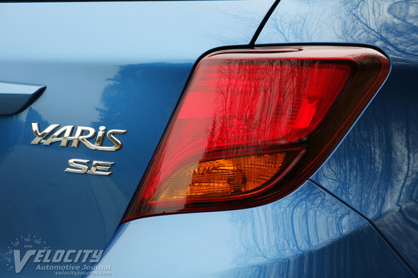 2015 Toyota Yaris SE 5d Liftback