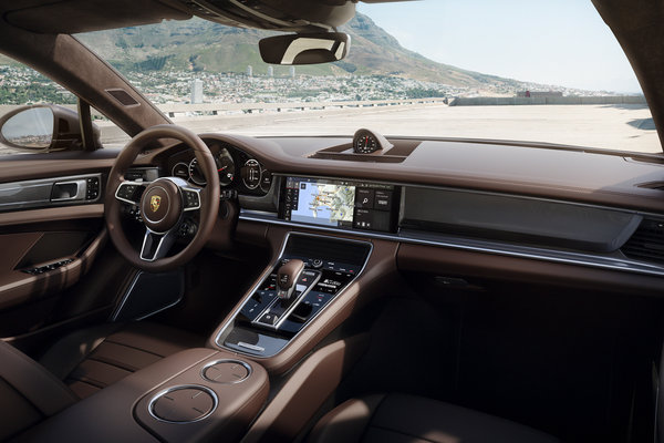 2018 Porsche Panamera Sport Turismo Turbo Interior