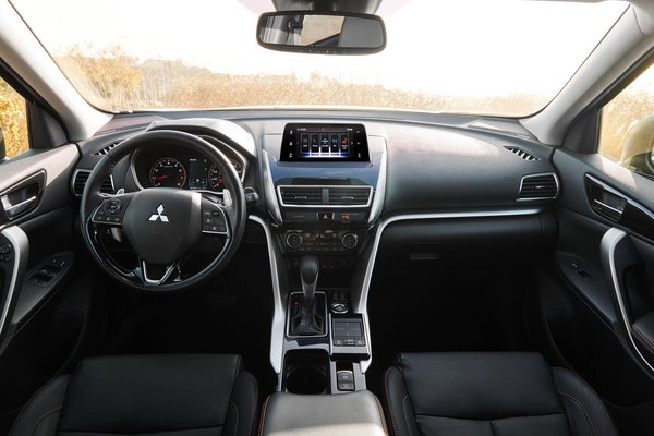 2020 Mitsubishi Eclipse Cross SEL Interior