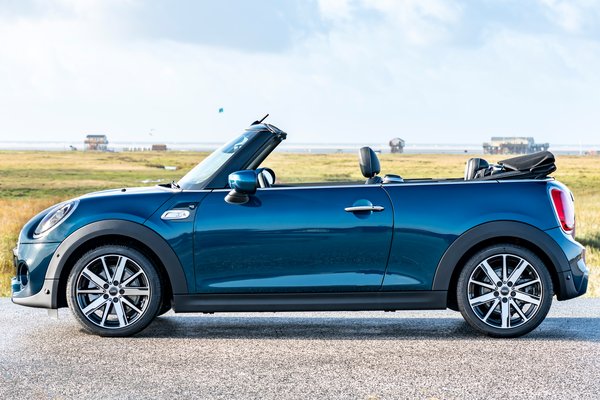 2021 Mini Convertible Sidewalk edition