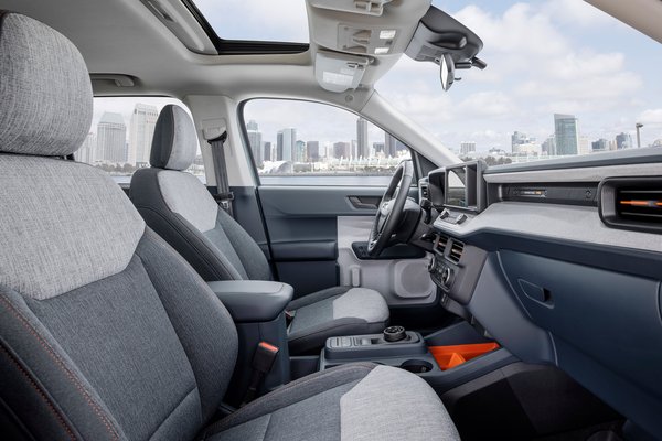 2022 Ford Maverick XLT Hybrid Interior