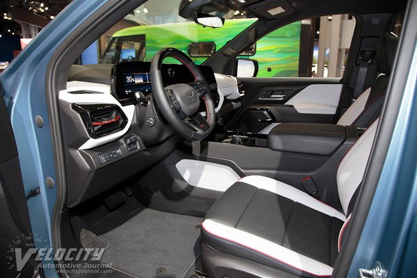 2025 Chevrolet Silverado EV Interior