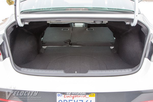 2025 Hyundai Elantra Hybrid sedan