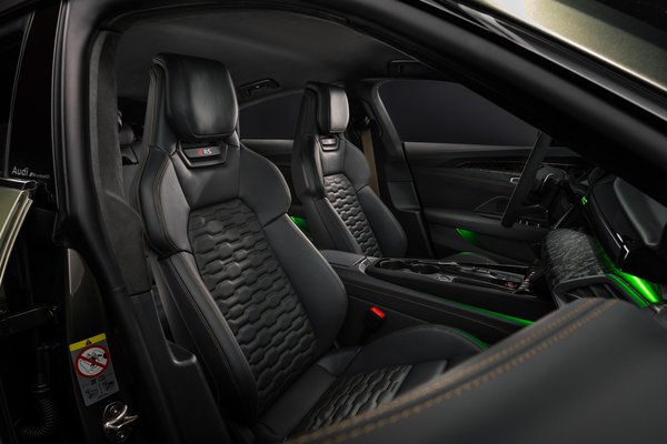 2025 Audi e-tron GT Interior