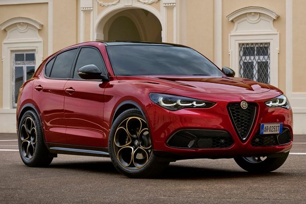 2025 Alfa Romeo Stelvio Intensa