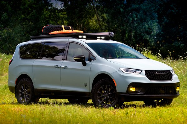 2025 Chrysler Pacifica Grizzly Peak