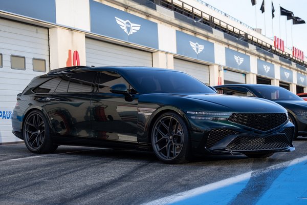 2025 Genesis G90 Wingback