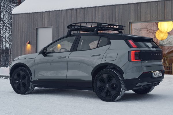 2026 Volvo EX30 Cross Country