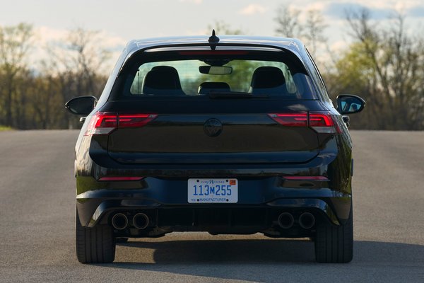 2025 Volkswagen Golf R Black Edition