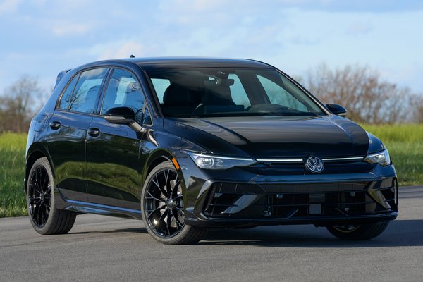 2025 Volkswagen Golf R Black Edition