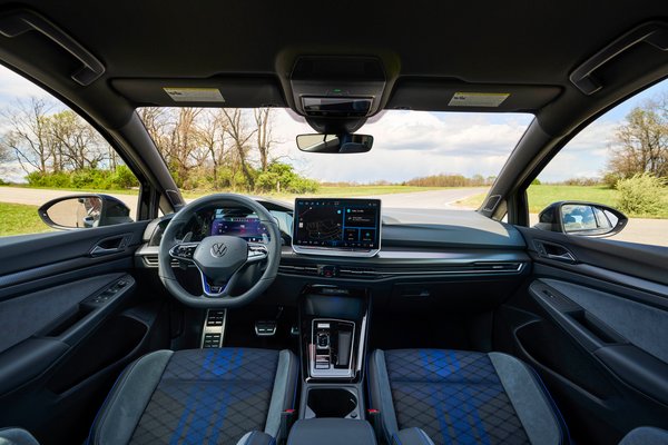 2025 Volkswagen Golf R Black Edition Interior