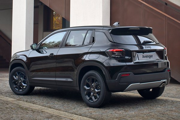 2026 Jeep Avenger Black edition