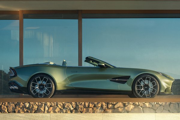 2026 Aston Martin Vanquish Volante