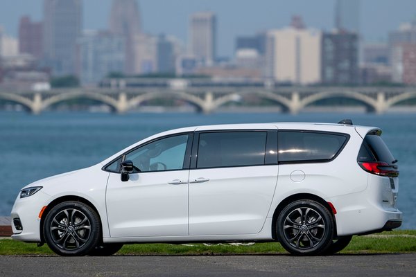 2026 Chrysler Pacifica 100th Anniversary edition