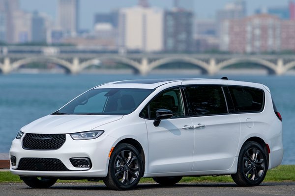 2026 Chrysler Pacifica 100th Anniversary edition