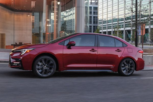 2026 Toyota Corolla Hybrid SE sedan