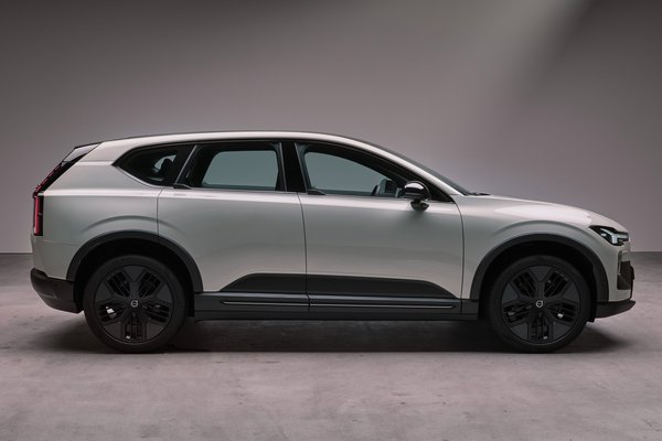 2028 Volvo EX60 Cross Country