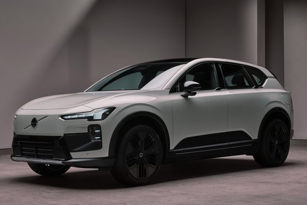 2028 Volvo EX60 Cross Country